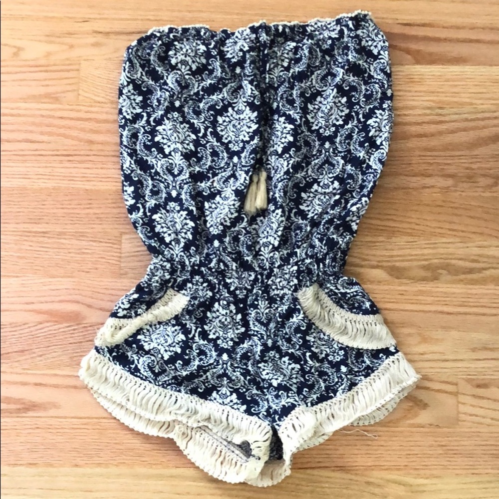 Strapless patterned romper